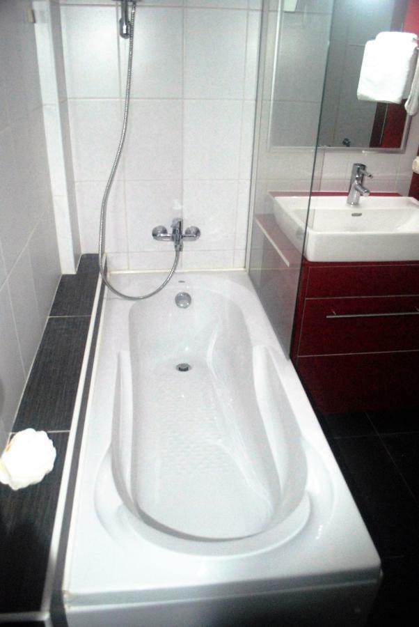 Asimelia Luxury Apartment Heraklion  Bagian luar foto